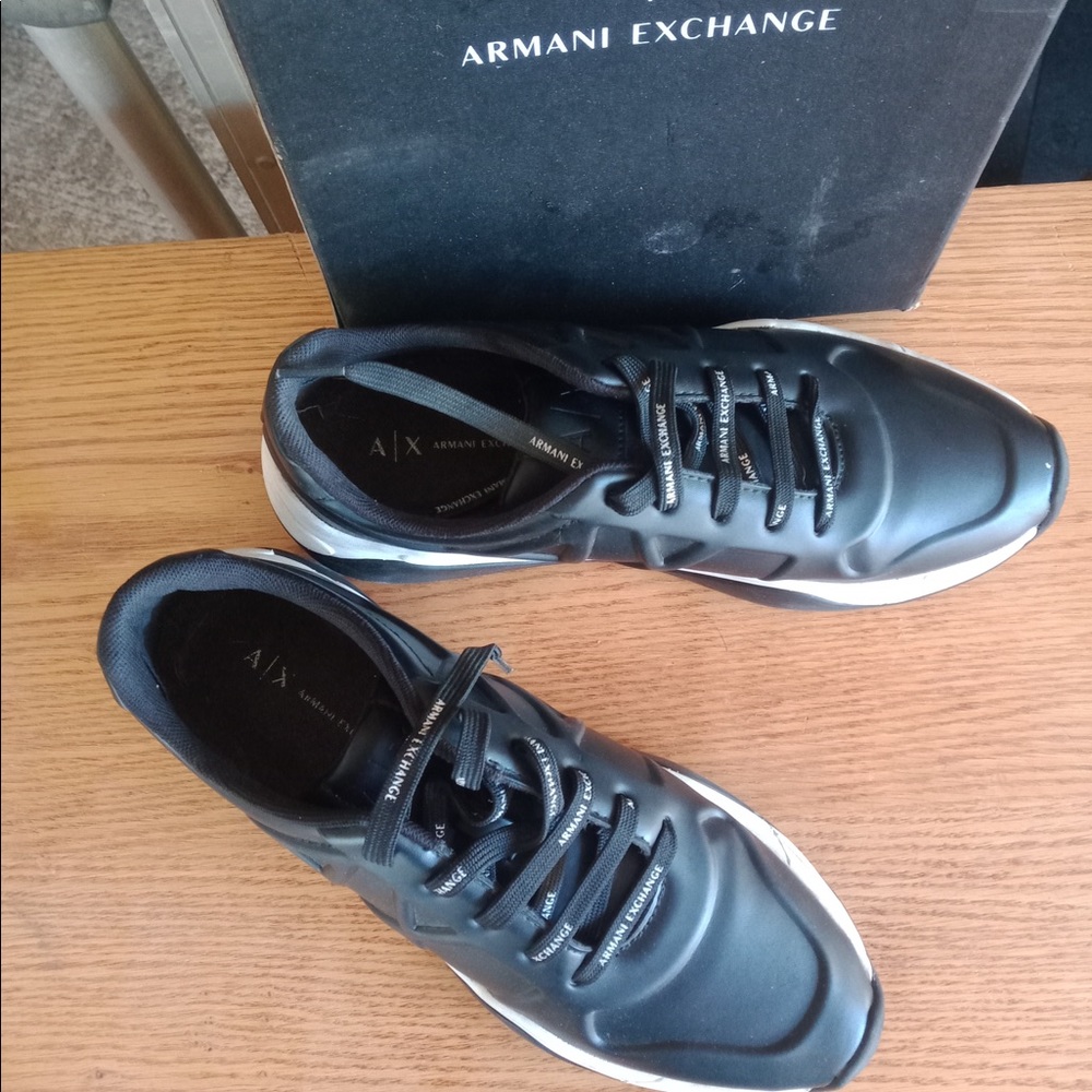 Casual Tennis shoes to walk in style